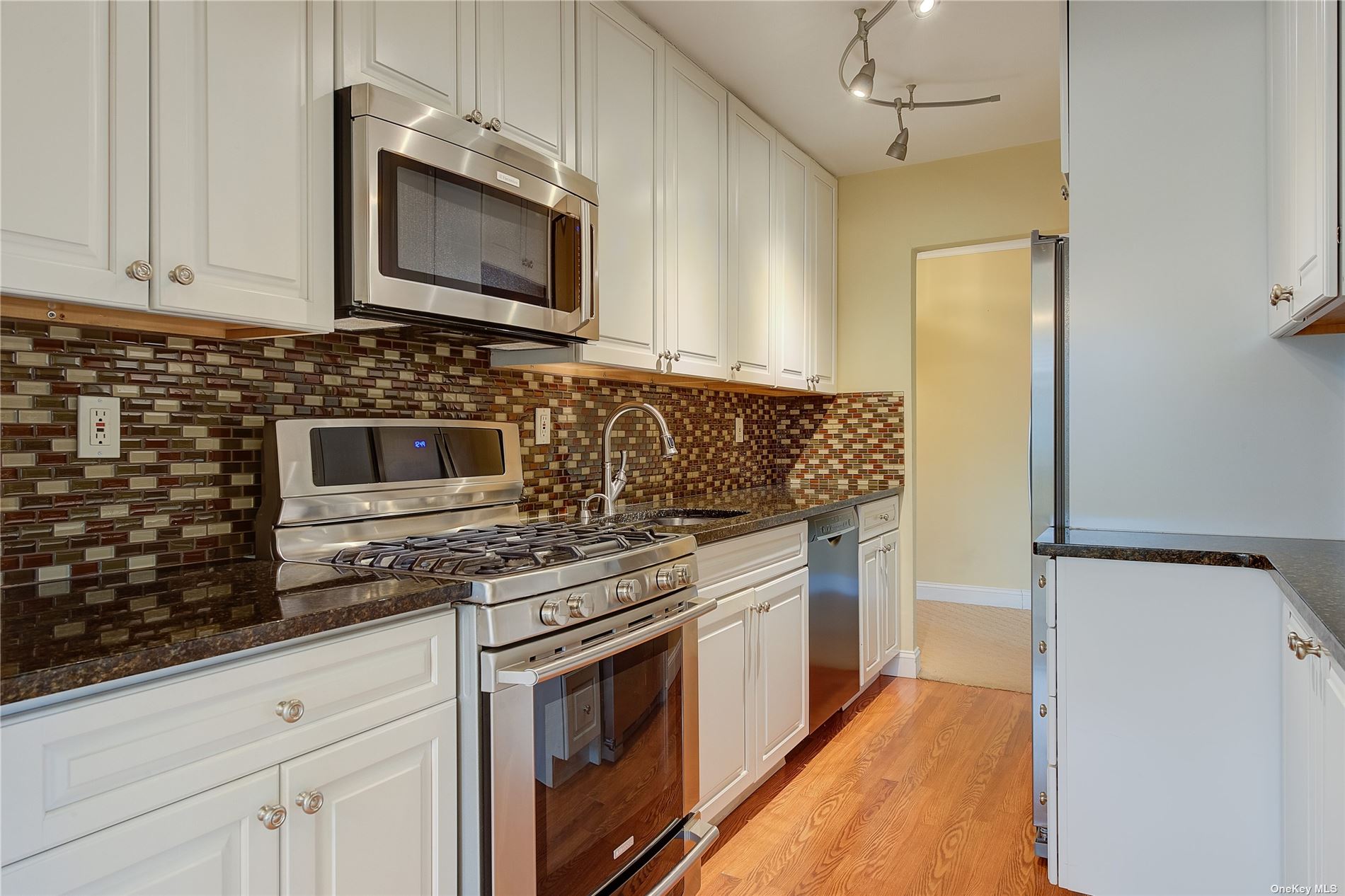 Photo 6 of 24 of 34 Pearsall Avenue 2D co-op property