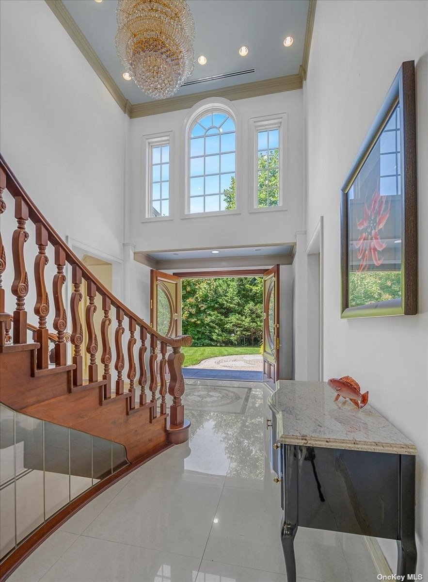 8 Chanticlare Drive, Manhasset, New York image 3