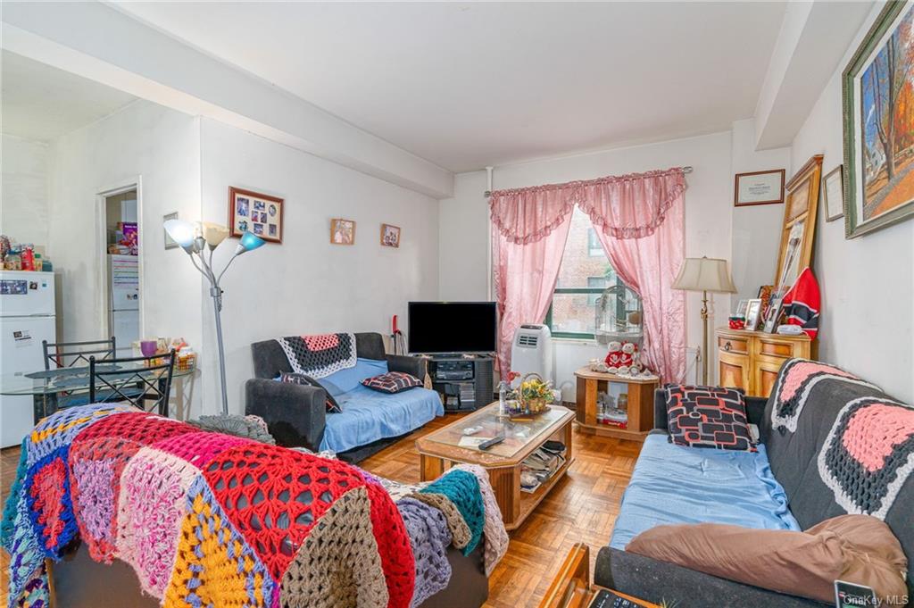 Property for Sale at 1501 Metropolitan Avenue 6C, Bronx, New York - Bedrooms: 3 
Bathrooms: 1 
Rooms: 4  - $330,000