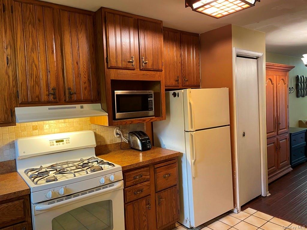 Photo 6 of 19 of 1804 Village Drive condo