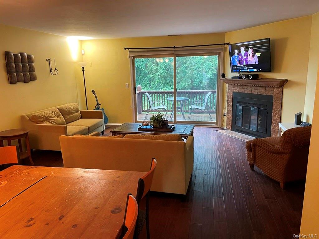 Photo 3 of 19 of 1804 Village Drive condo