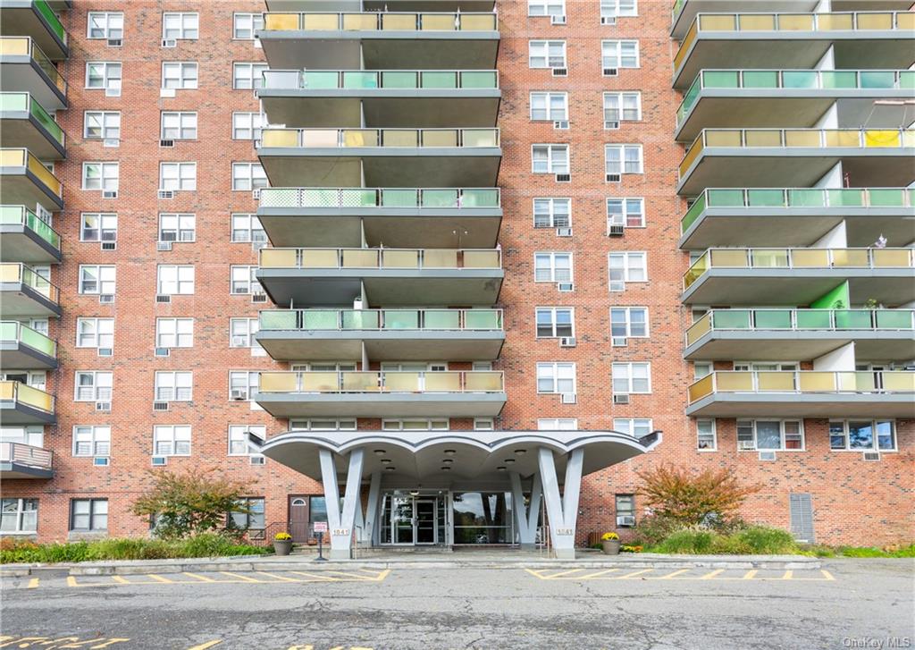 1841 Central Park Avenue 5G, Yonkers, New York - 1 Bedrooms  
1 Bathrooms  
4 Rooms - 