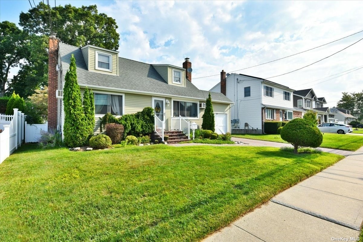 251 N Pine Street, Massapequa, New York image 2