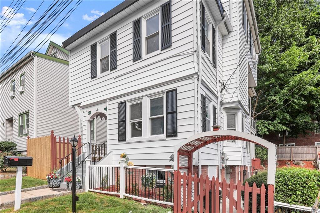 Rental Property at 5 Woodland Avenue, Larchmont, New York - Bedrooms: 4 
Bathrooms: 3 
Rooms: 8  - $6,000 MO.