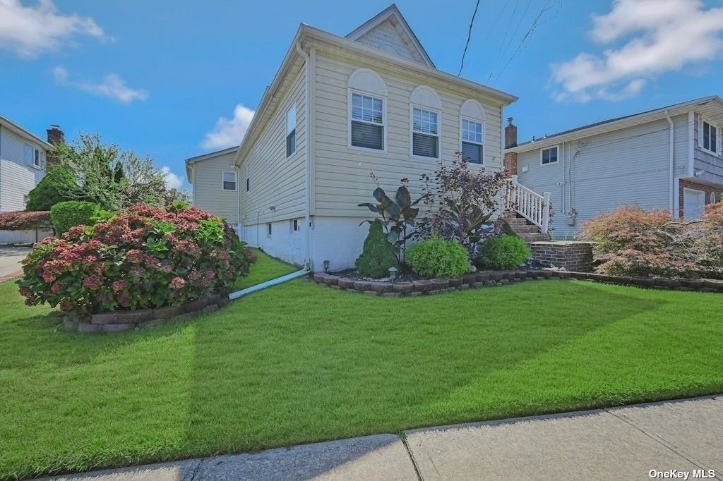 425 Nevada Street, Lindenhurst, New York image 3