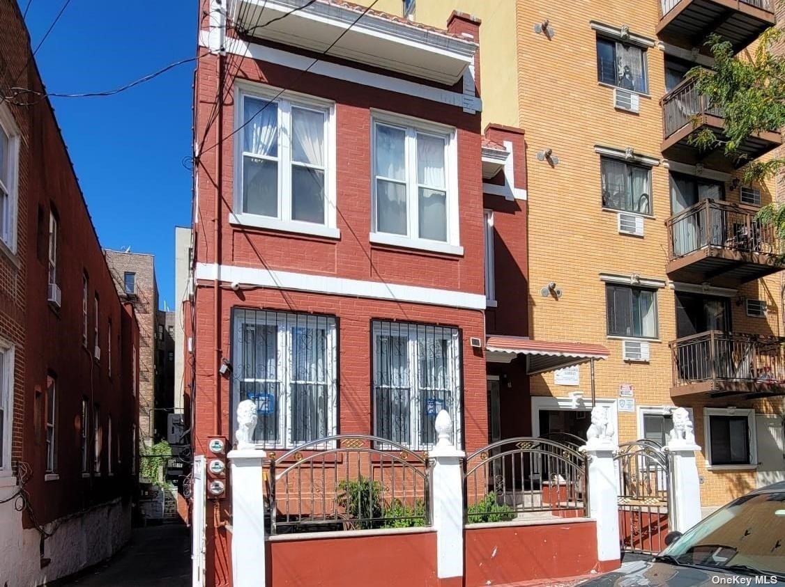 Property for Sale at 2879 Valentine Avenue, Bronx, New York - Bedrooms: 4 
Bathrooms: 5 
Rooms: 11  - $1,199,000