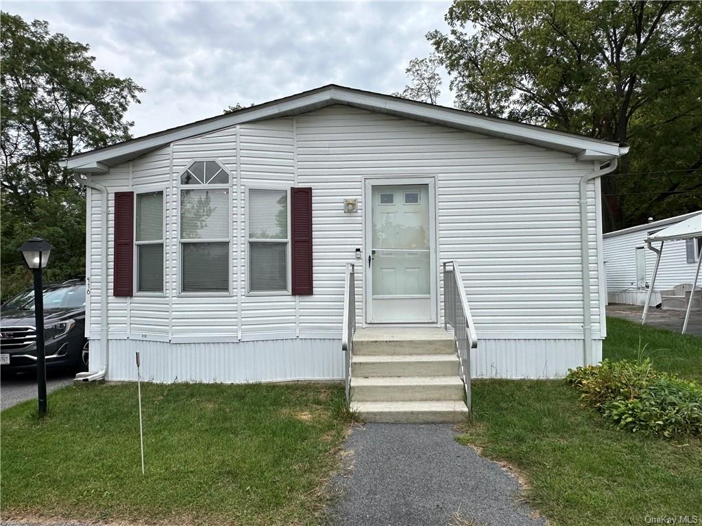 Rental Property at 416 Silver Maples Drive, Harriman, New York - Bedrooms: 3 
Bathrooms: 2 
Rooms: 4  - $2,800 MO.