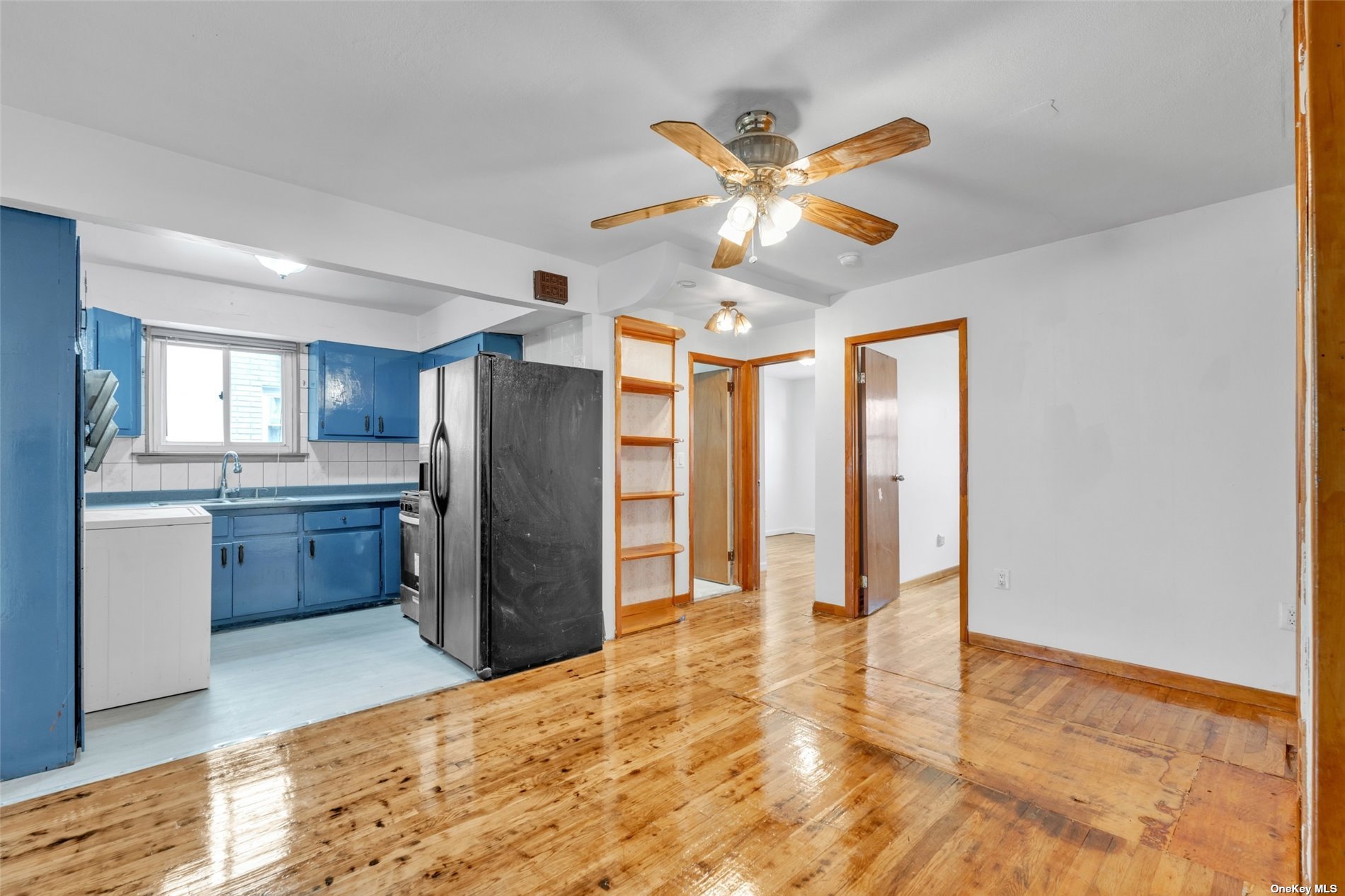 2821 Collis Place, Bronx, New York - 2 Bedrooms  
2 Bathrooms  
8 Rooms - 