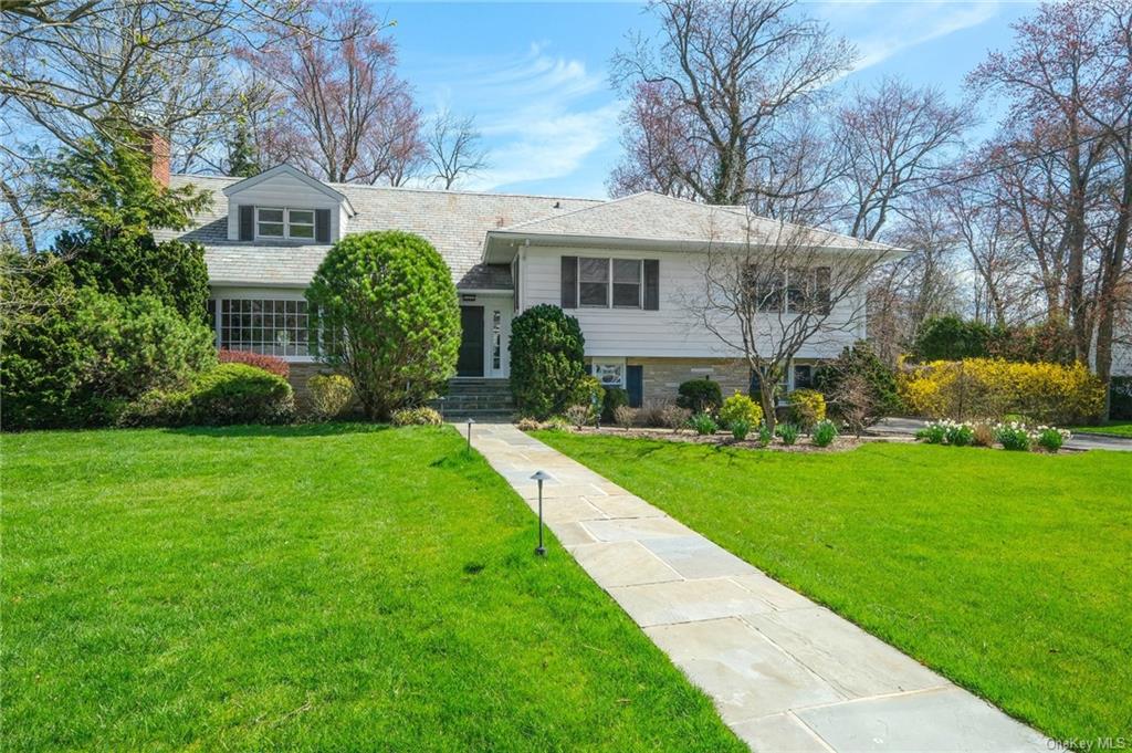 22 Leatherstocking Lane, Scarsdale, New York - 5 Bedrooms  
5.5 Bathrooms  
10 Rooms - 