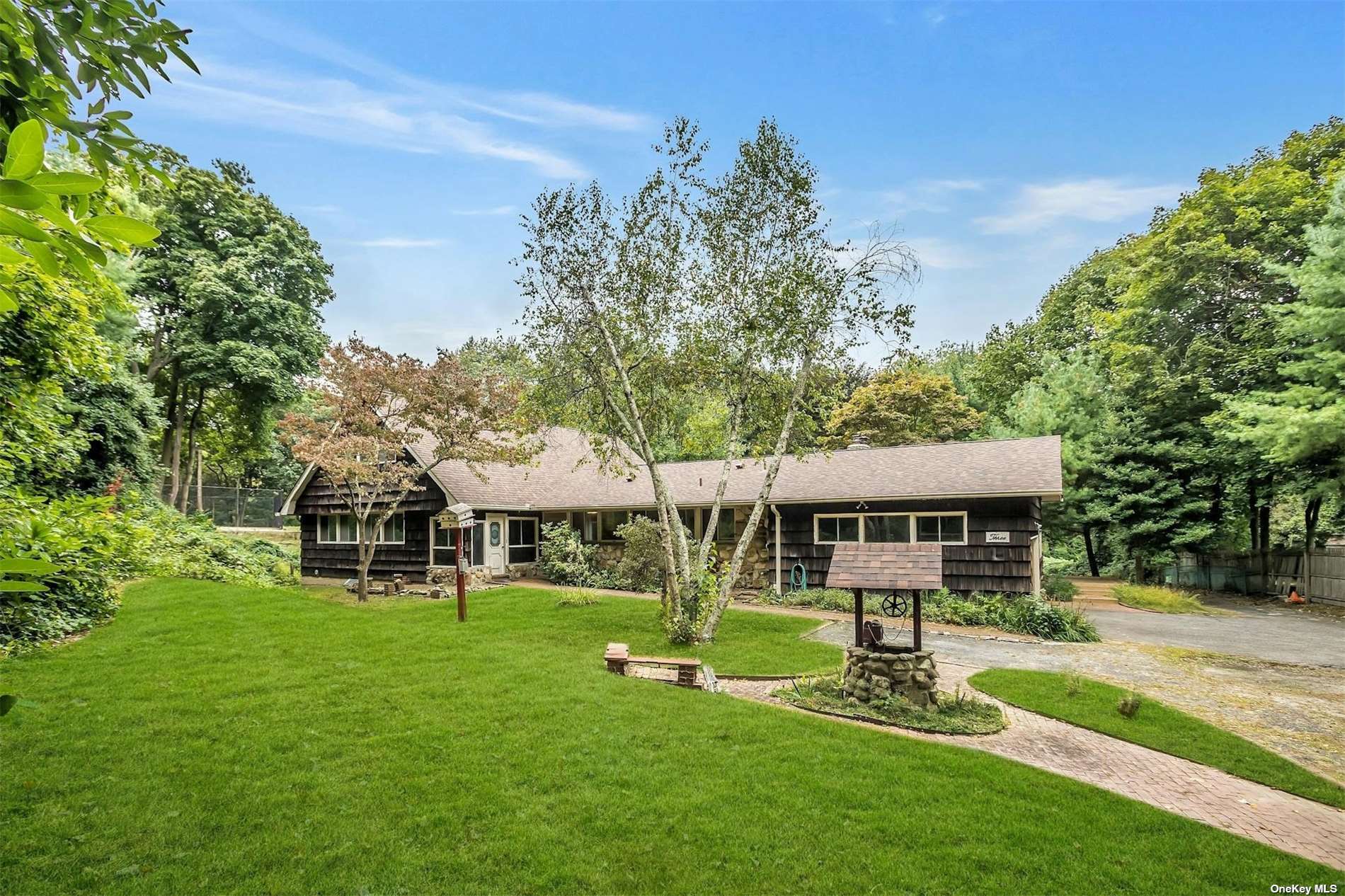 Property for Sale at 3 Gnarled Hollow Circle, Huntington, Hamptons, NY - Bedrooms: 5 
Bathrooms: 3  - $999,000