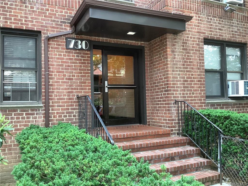 730 E 232nd Street 1F, Bronx, New York - 2 Bedrooms  
1 Bathrooms  
4 Rooms - 