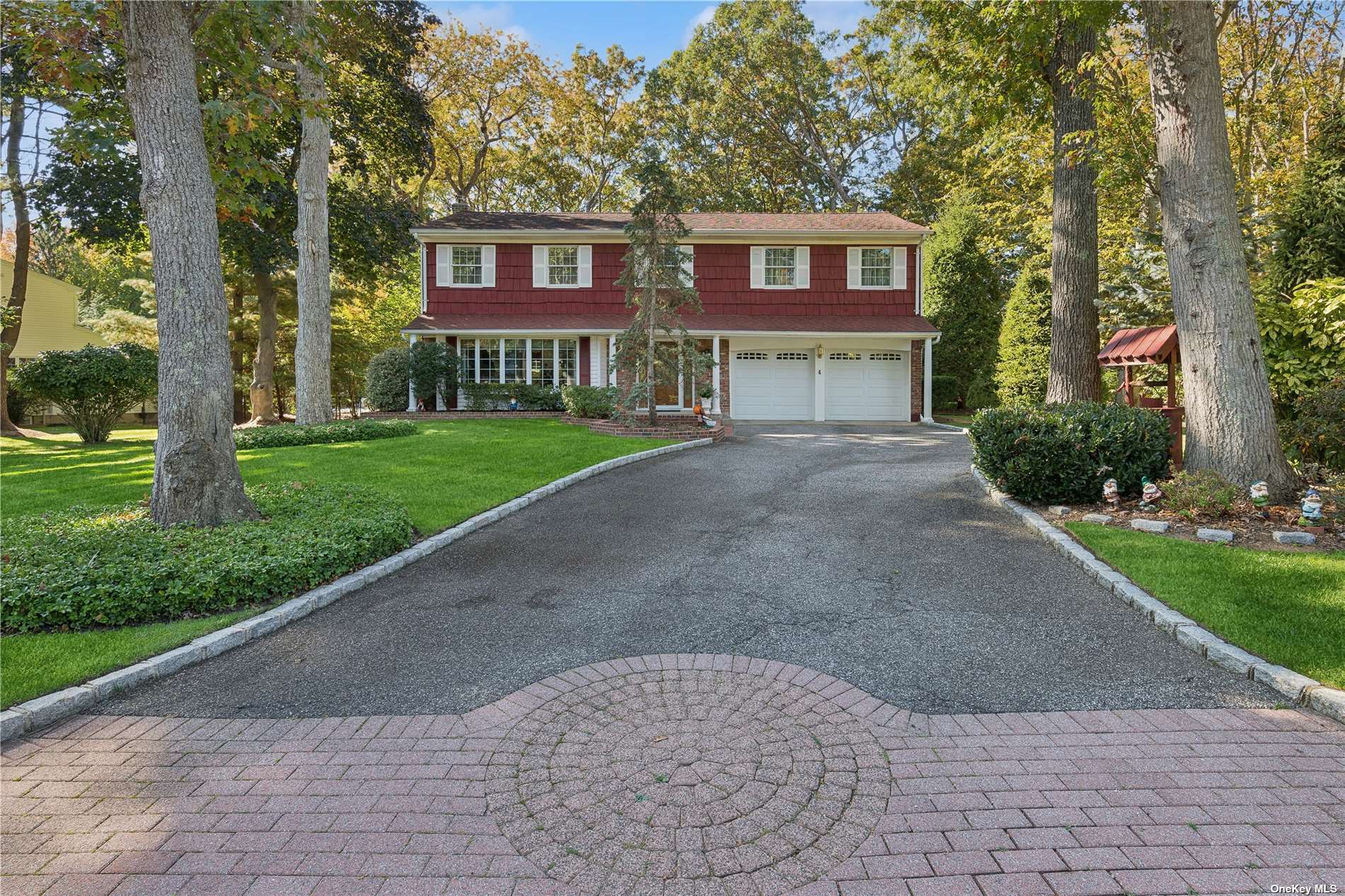 4 Old Landers Court, Smithtown, Hamptons, NY - 4 Bedrooms  
3 Bathrooms - 