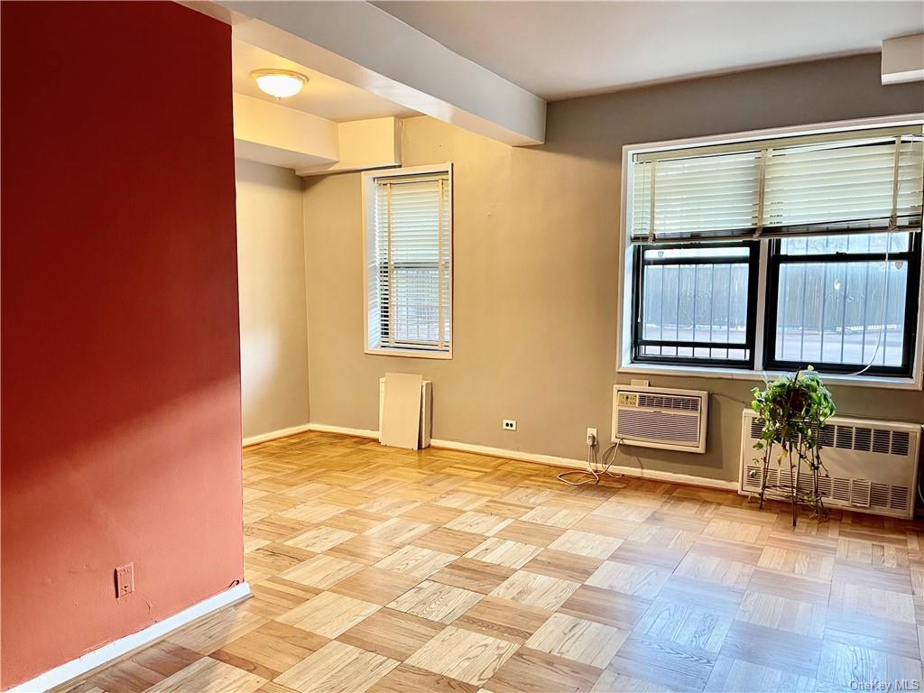New York, New York 10469, United States, 2 Bedrooms Bedrooms, ,1 BathroomBathrooms,Residential,Pending,69105