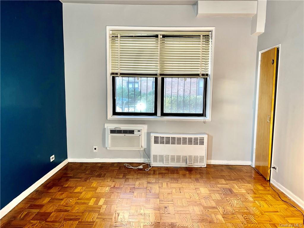 New York, New York 10469, United States, 2 Bedrooms Bedrooms, ,1 BathroomBathrooms,Residential,Pending,69105