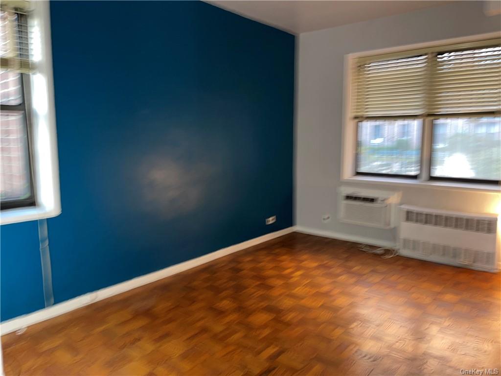 New York, New York 10469, United States, 2 Bedrooms Bedrooms, ,1 BathroomBathrooms,Residential,Pending,69105