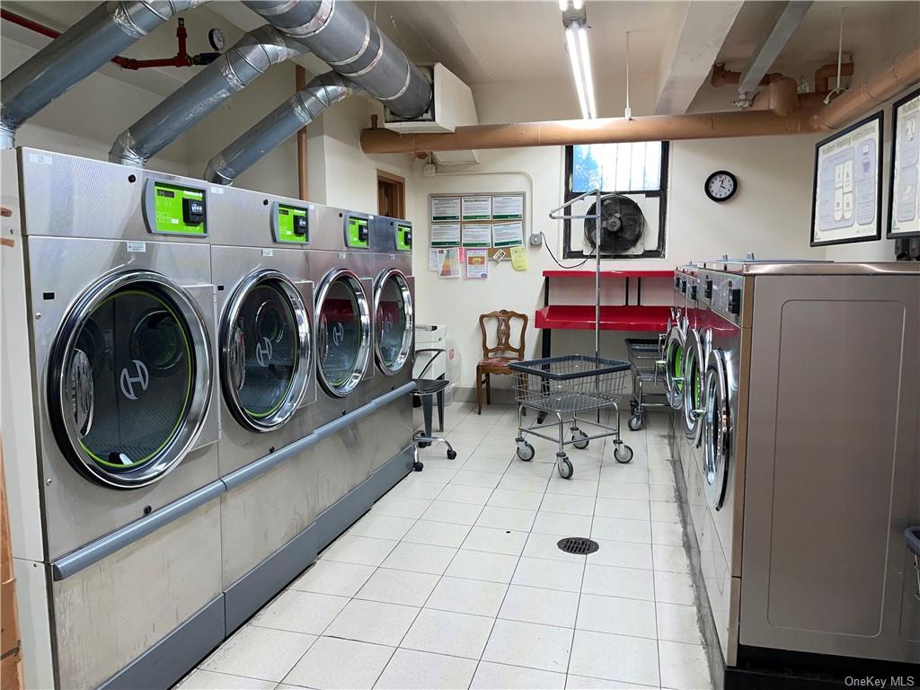 New York, New York 10469, United States, 2 Bedrooms Bedrooms, ,1 BathroomBathrooms,Residential,Pending,69105