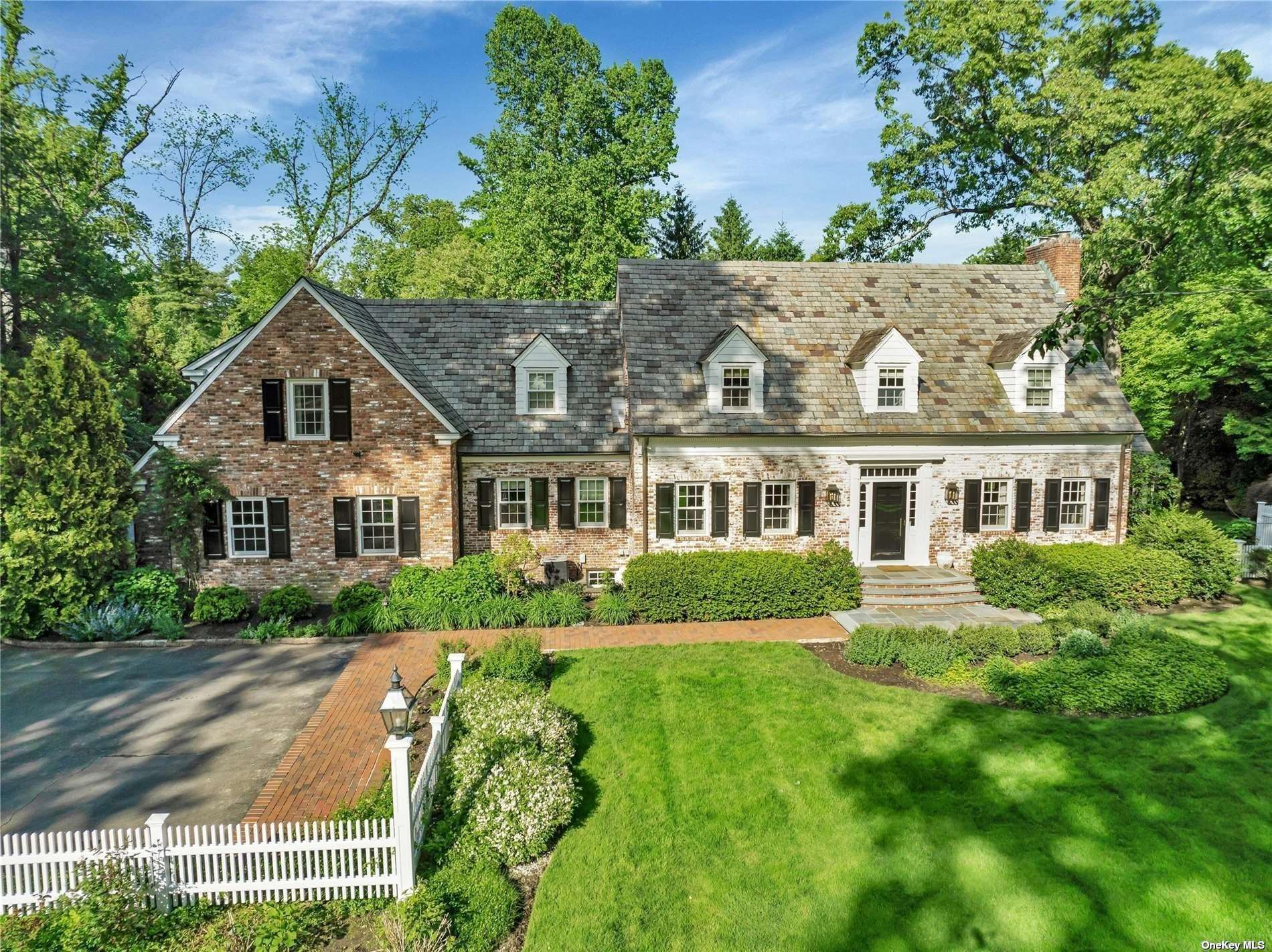 508 Manhasset Woods Road, Manhasset, New York image 2