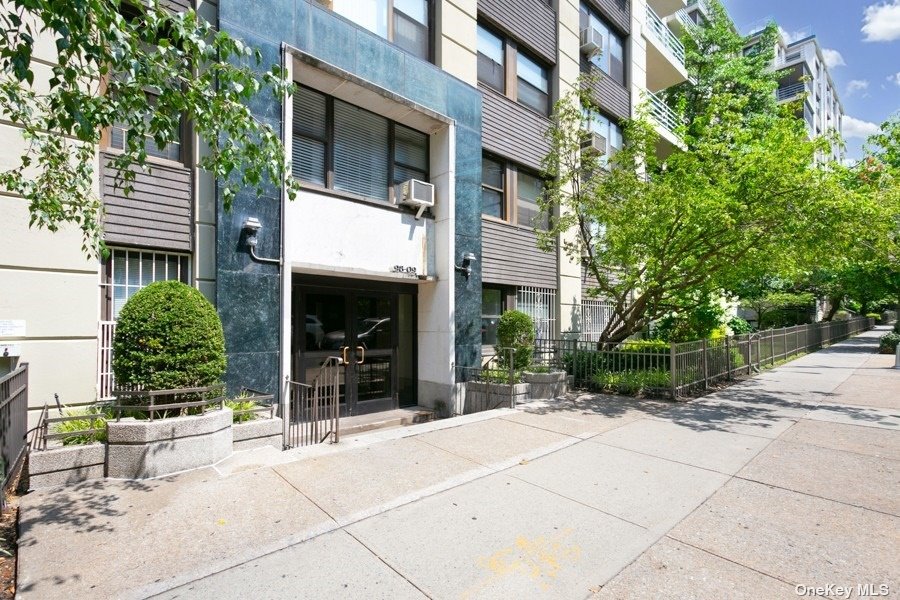 98-09 64 Road #7F, Rego Park, New York image 1