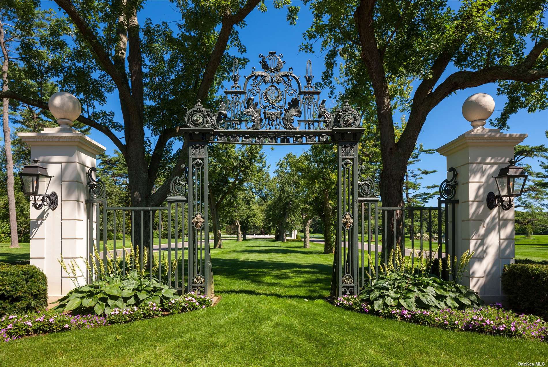 8 Stable Lane, Old Westbury, New York image 1