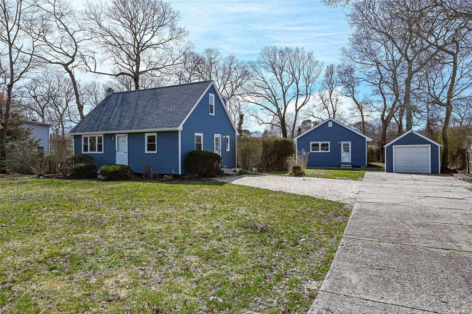 Property for Sale at 28 Lynncliff Road, Hampton Bays, Hamptons, NY - Bedrooms: 5 
Bathrooms: 3  - $1,450,000