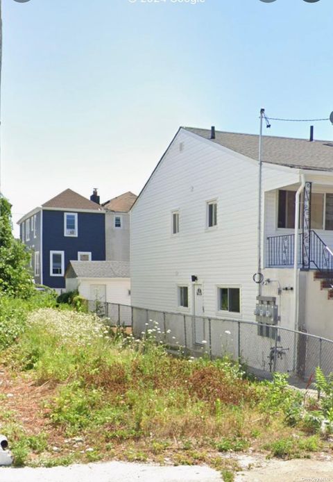 69-31 Hillmeyer Ave Arverne NY 11692
