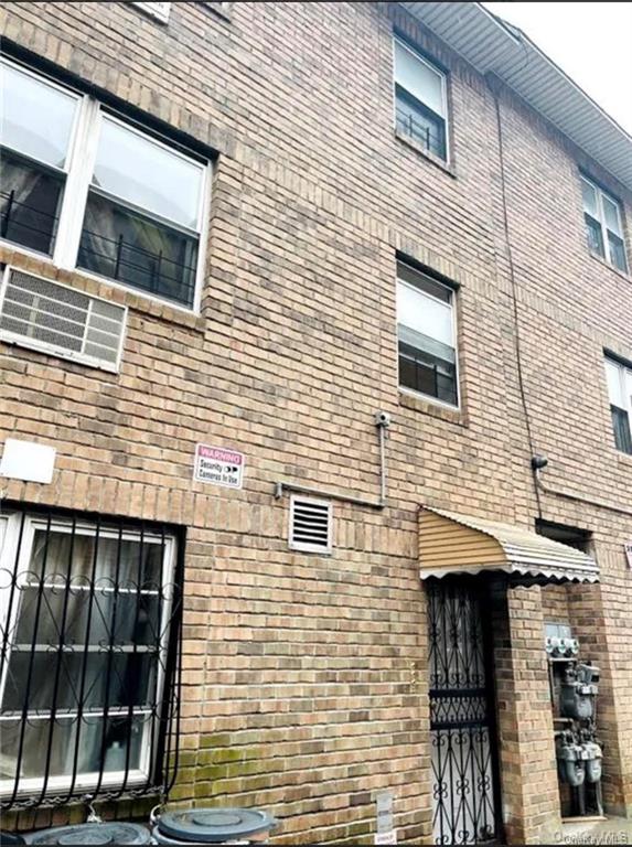 160 W 162nd Street, Bronx, New York - 9 Bedrooms  
6 Bathrooms - 