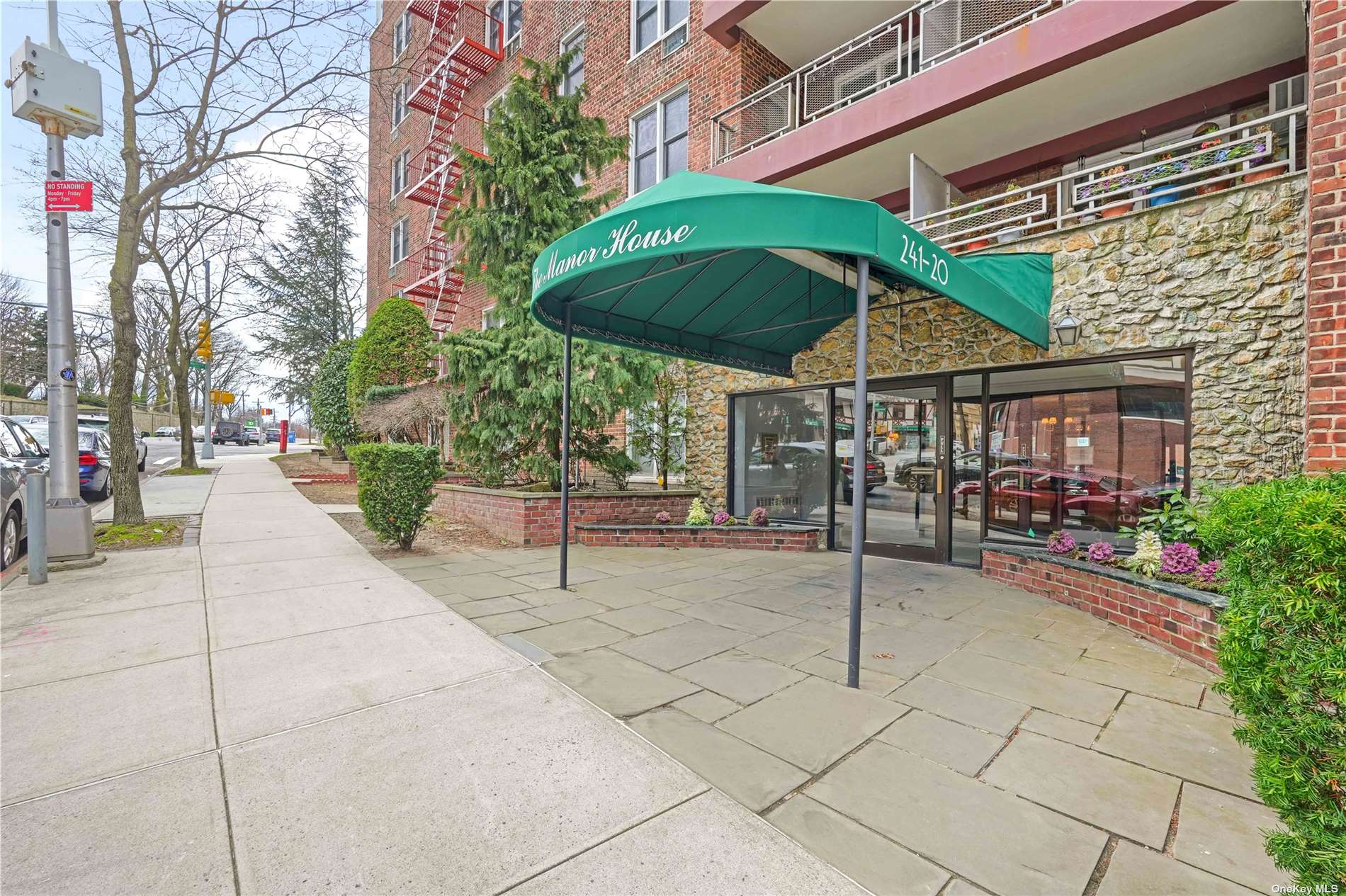 241-20 Northern Blvd Blvd #2B, Douglaston, New York image 3