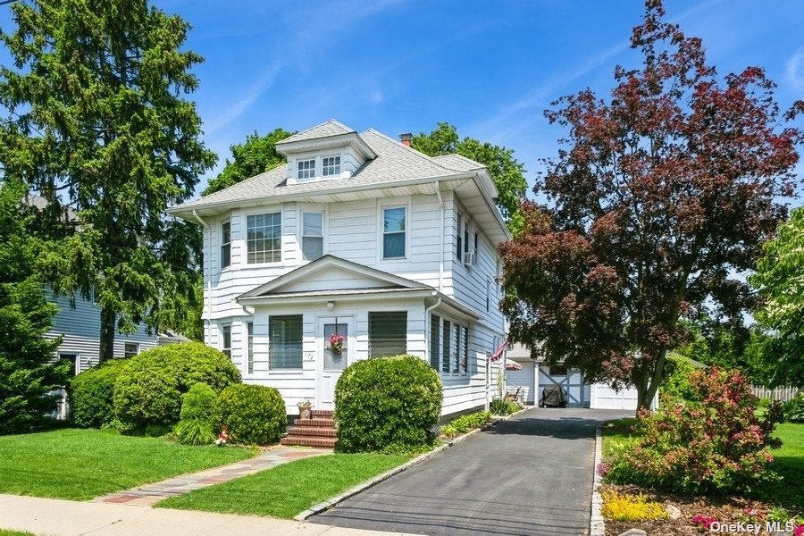 Photo 1 of 36 of 172 Manor Avenue house