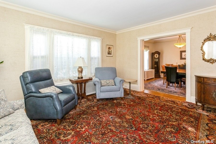 Photo 6 of 36 of 172 Manor Avenue house