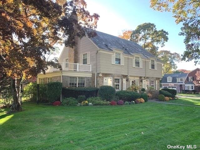 122 Roxen Road, Rockville Centre, New York image 1