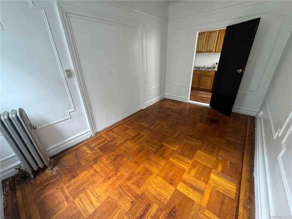 Rental Property at 652 E 225th Street 2R, Bronx, New York - Bedrooms: 3 
Bathrooms: 6 
Rooms: 5  - $3,050 MO.