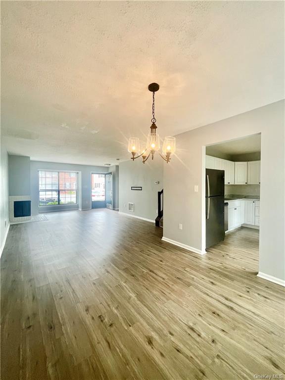 Photo 3 of 16 of 42 Yorkshire Terrace condo