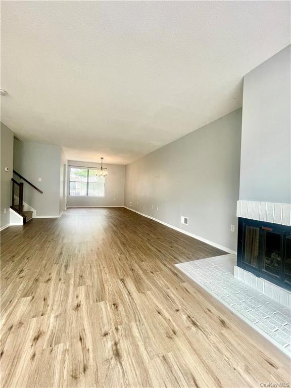 Photo 2 of 16 of 42 Yorkshire Terrace condo