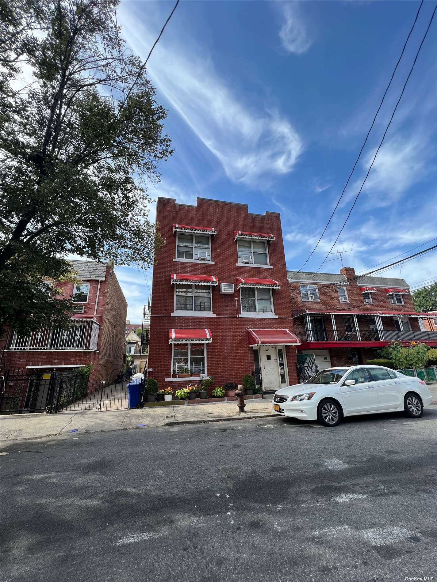 Property for Sale at 4465 Byron Avenue, Bronx, New York - Bedrooms: 10 
Bathrooms: 6 
Rooms: 16  - $1,600,000
