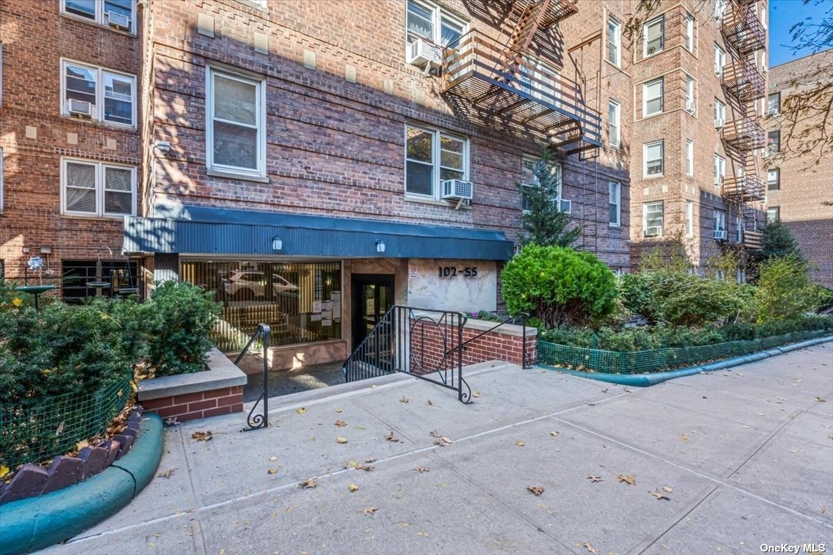 102-55 67th Dr Dr #1J, Forest Hills, New York image 3