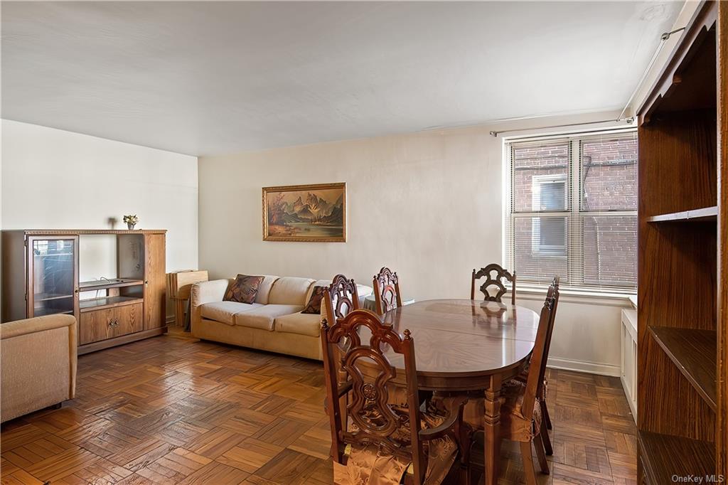 Property for Sale at 325 E 201st Street 1D, Bronx, New York - Bedrooms: 1 
Bathrooms: 1 
Rooms: 3  - $149,900