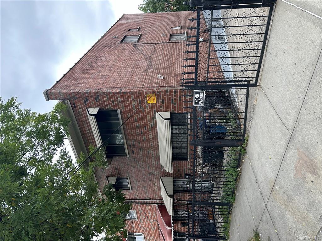 Property for Sale at 823 E 214 St, Bronx, New York - Bedrooms: 5 
Bathrooms: 2  - $849,000