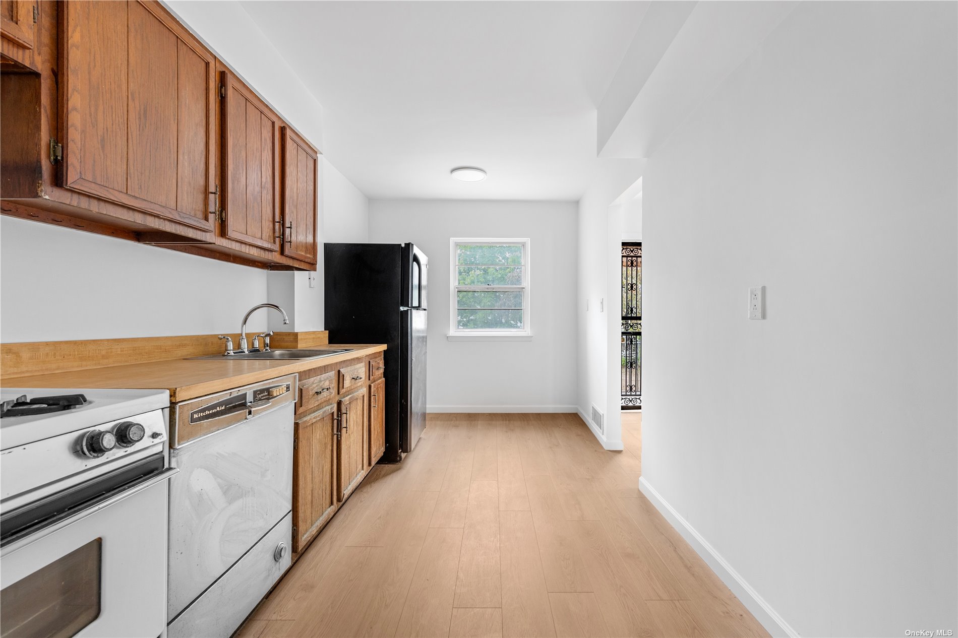 Photo 4 of 10 of 141-25 25th Avenue house