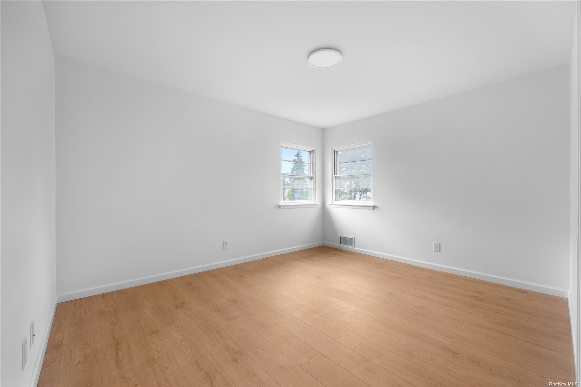 Photo 6 of 10 of 141-25 25th Avenue house