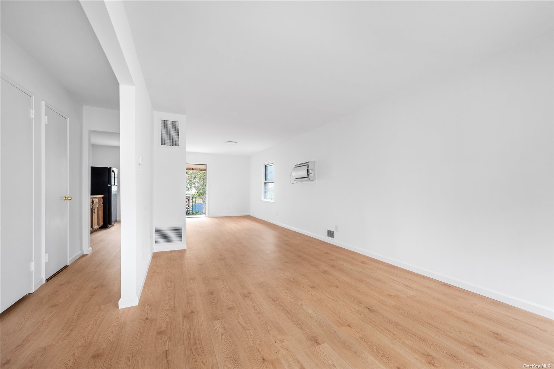 Photo 2 of 10 of 141-25 25th Avenue house