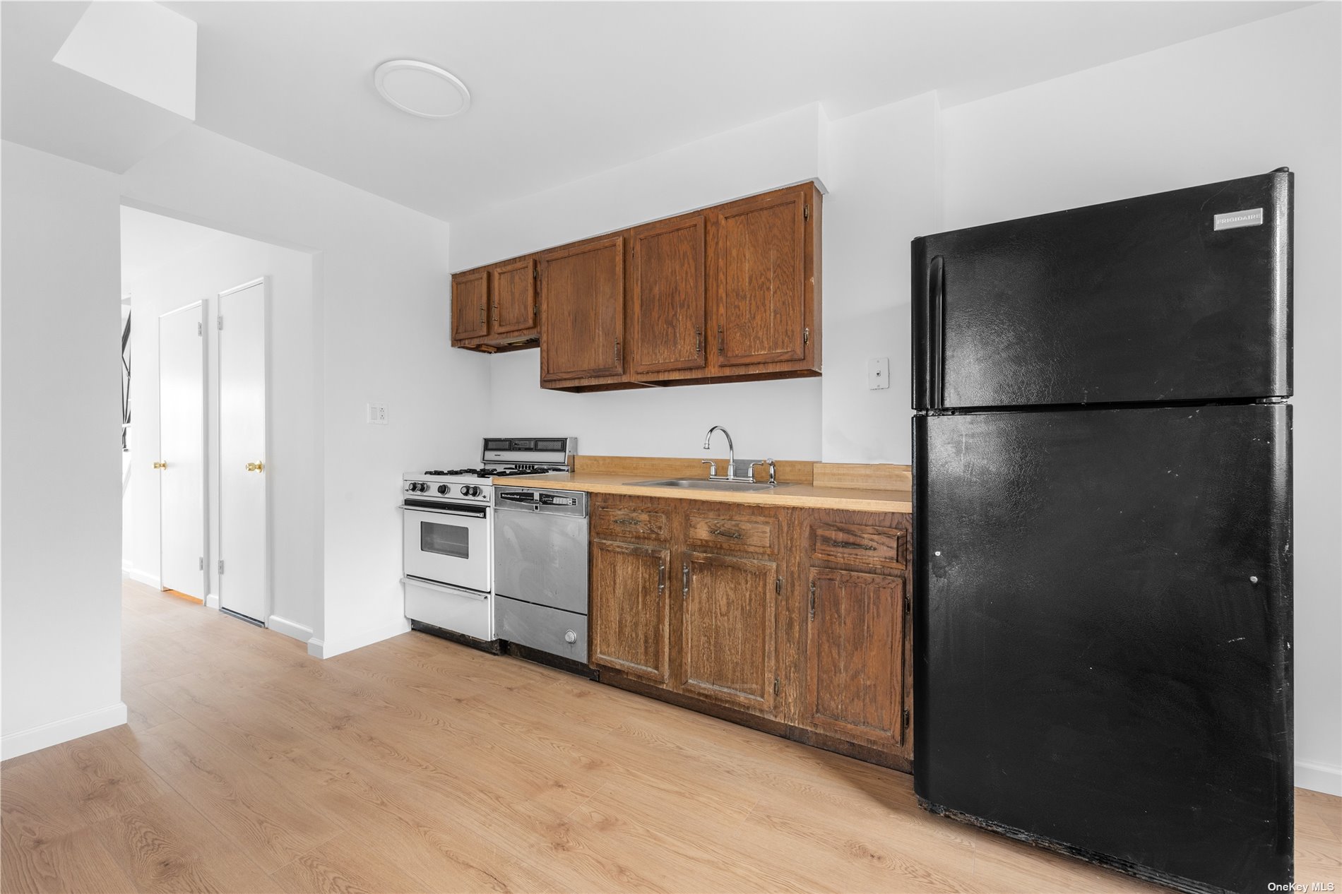 Photo 3 of 10 of 141-25 25th Avenue house