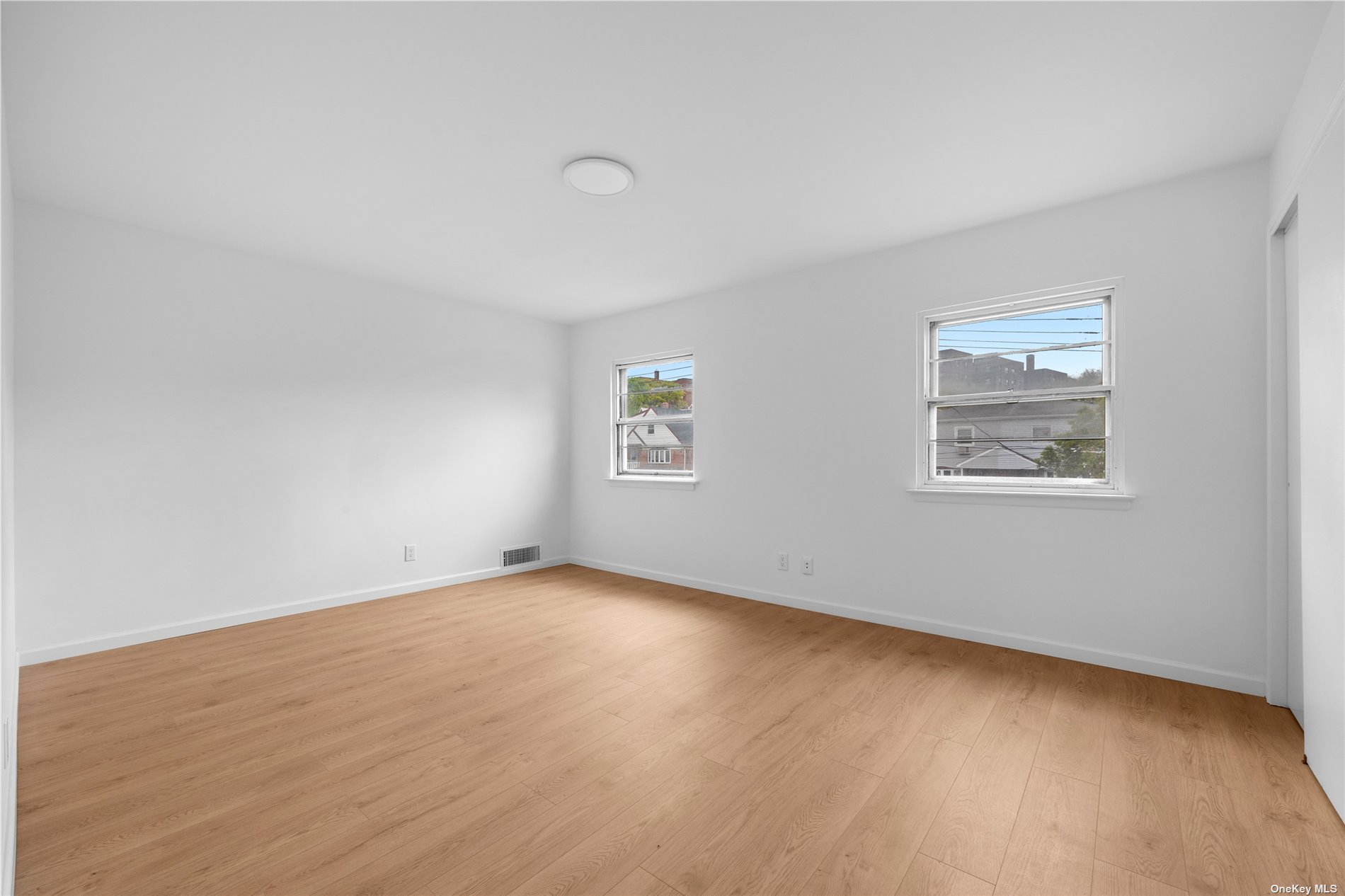 Photo 5 of 10 of 141-25 25th Avenue house