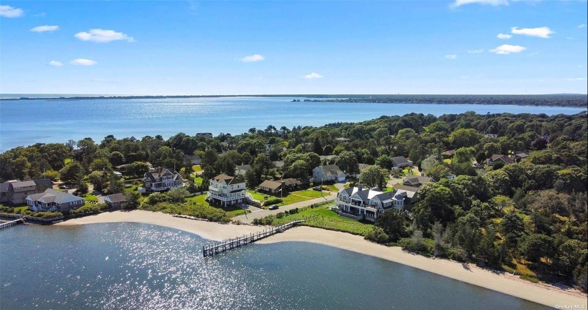 Ludlow Lane, Hampton Bays, Hamptons, NY - 5 Bedrooms  
6.5 Bathrooms - 