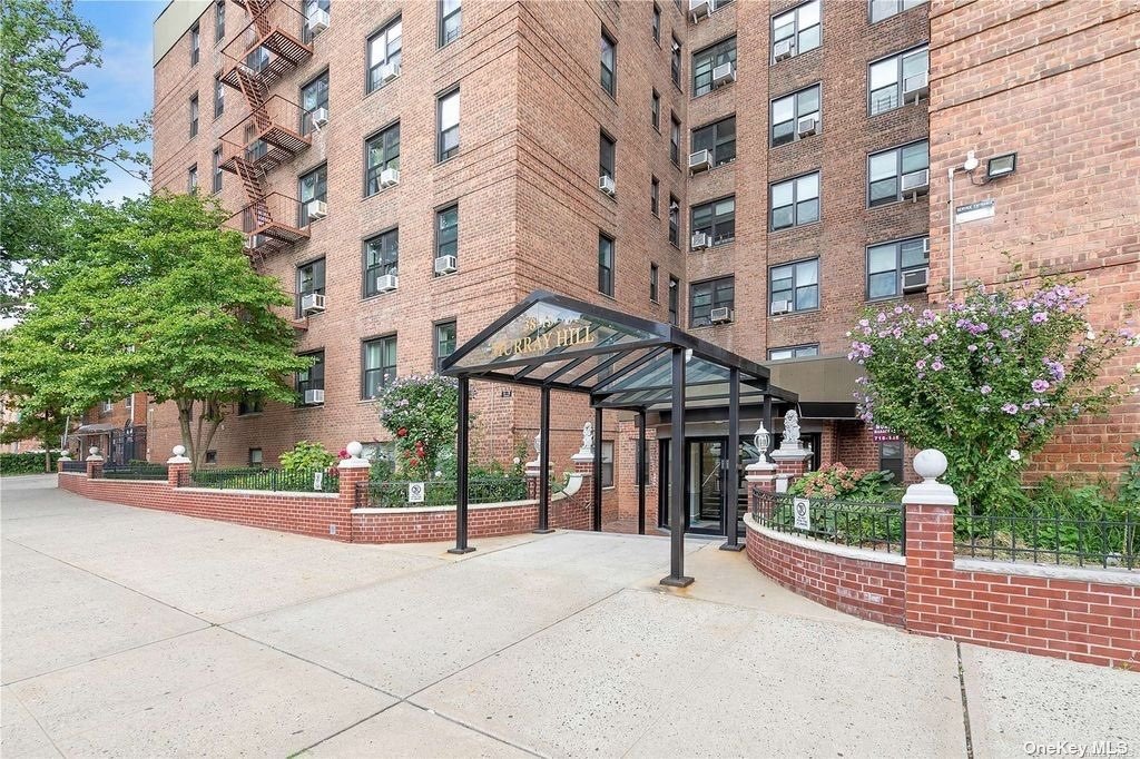 3815 149th Street 6H, Flushing, Queens, NY - 2 Bedrooms  
1 Bathrooms  
4 Rooms - 