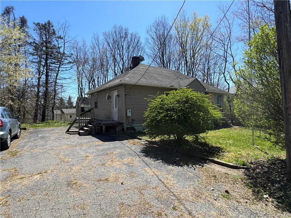 Property for Sale at 4 Dodd Lane, Otisville, New York - Bedrooms: 3 
Bathrooms: 2 
Rooms: 6  - $220,000