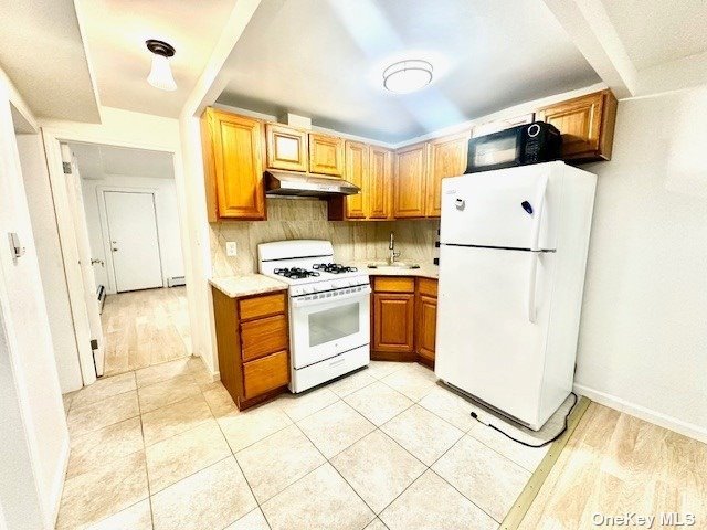 Rental Property at 5901 163 Street B, Fresh Meadows, Queens, NY - Bedrooms: 2 
Bathrooms: 1 
Rooms: 4  - $2,336 MO.