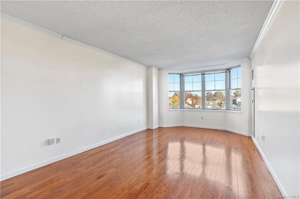 Rental Property at Mamaroneck Avenue 514, White Plains, New York - Bedrooms: 1 
Bathrooms: 1  - $2,650 MO.