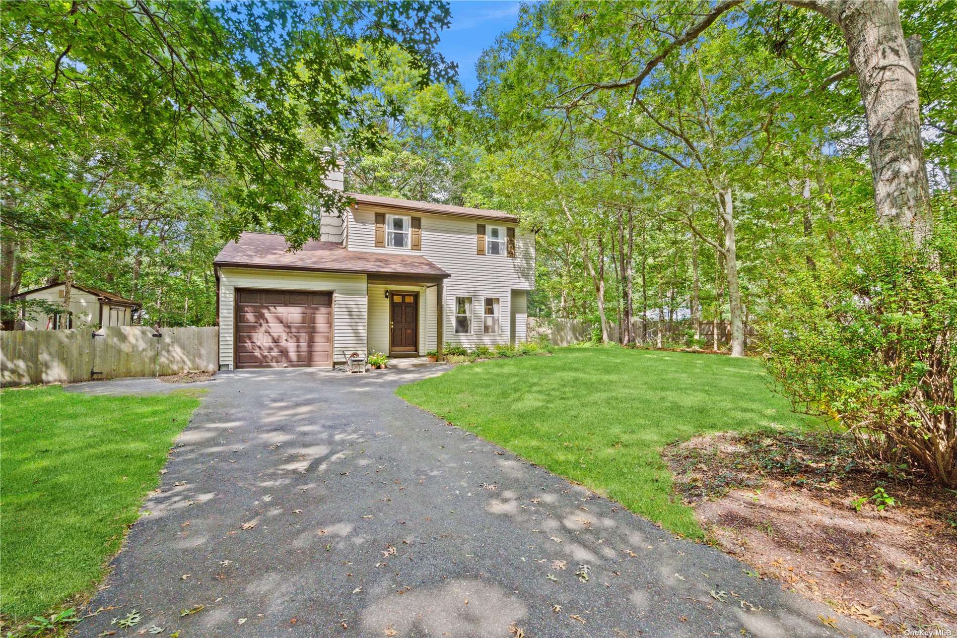 32 Golf Club Circle, Manorville, New York image 3