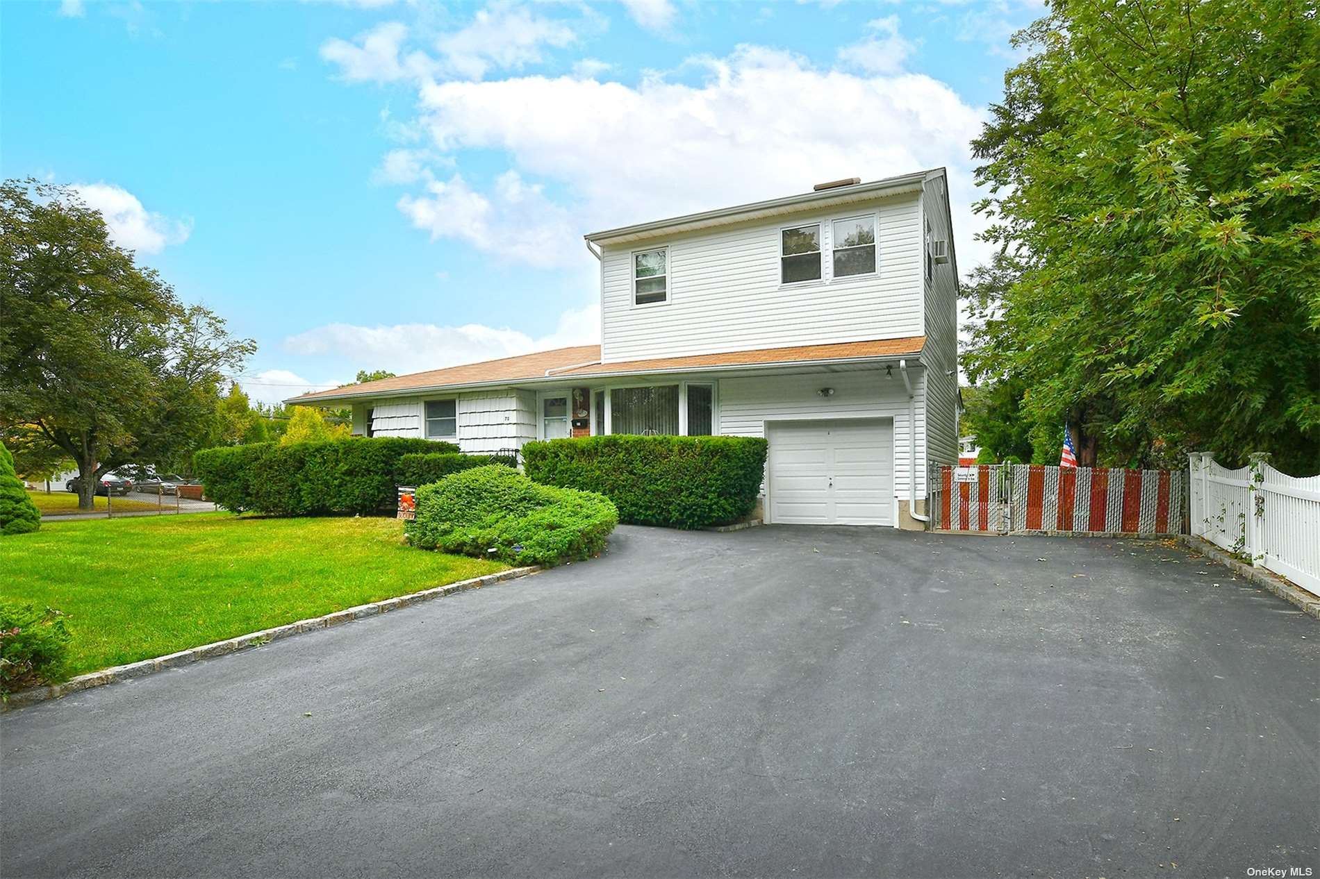 71 Parkway Drive, Commack, New York image 4