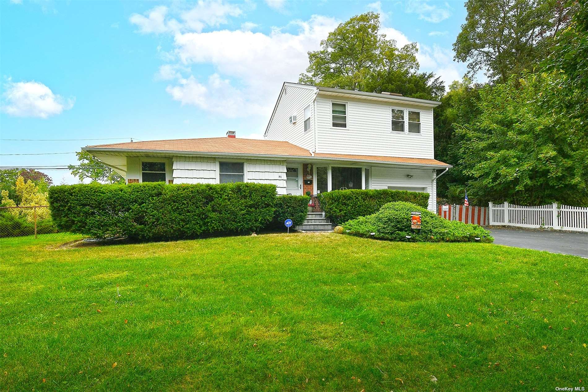 71 Parkway Drive, Commack, New York image 3